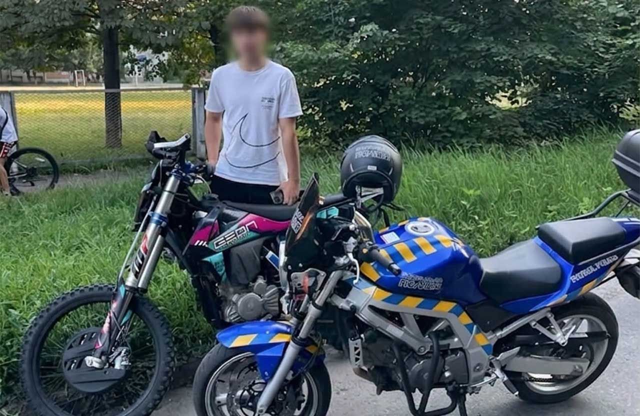 У Полтаві мотопатрульні після погоні заблокували водія, який не мав прав та намагався втекти